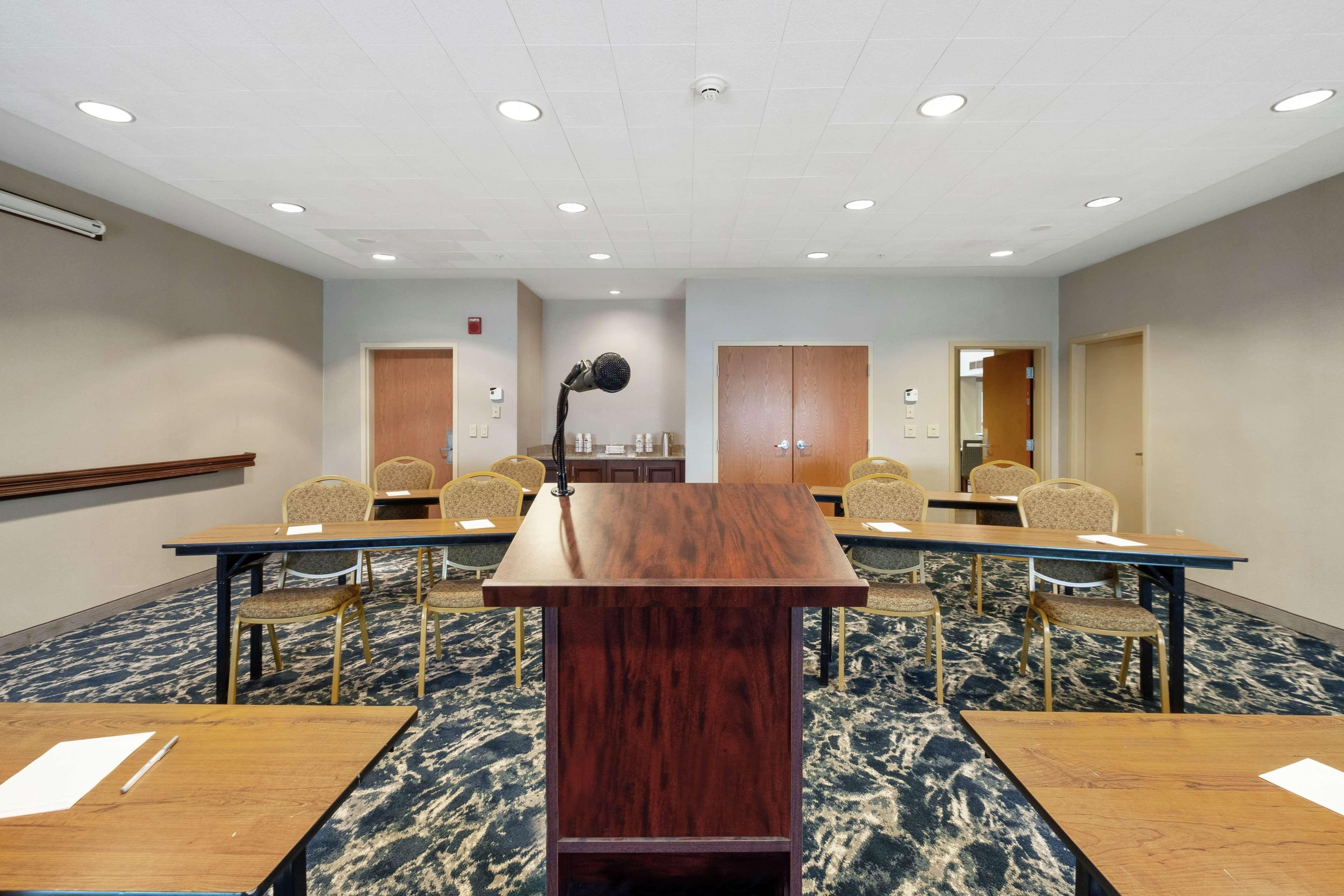 Hampton Inn&suites Rockland Hotel 3*